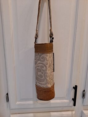 Myra Bag Graceful Wine Bottle Carrier Gray Cream Scroll Tan Leather Trim Social